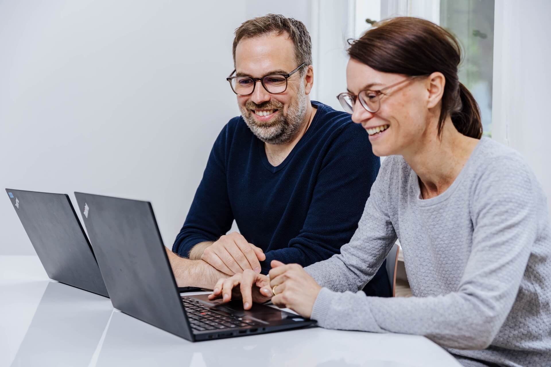 Mathias und Nadja Paul beim gemeinsamen Arbeiten